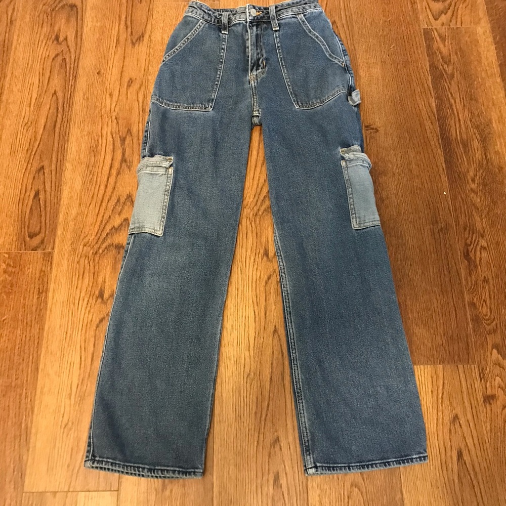 Hollister Ultra High Rise Dad Cargo Carpenter Jean